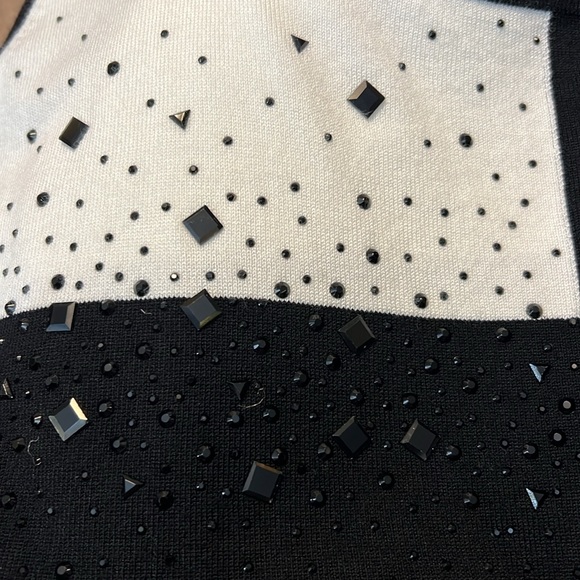 Drapers & Damons Petites NWOT Black and White Color Block Beaded Sweater Set. - Picture 14 of 16